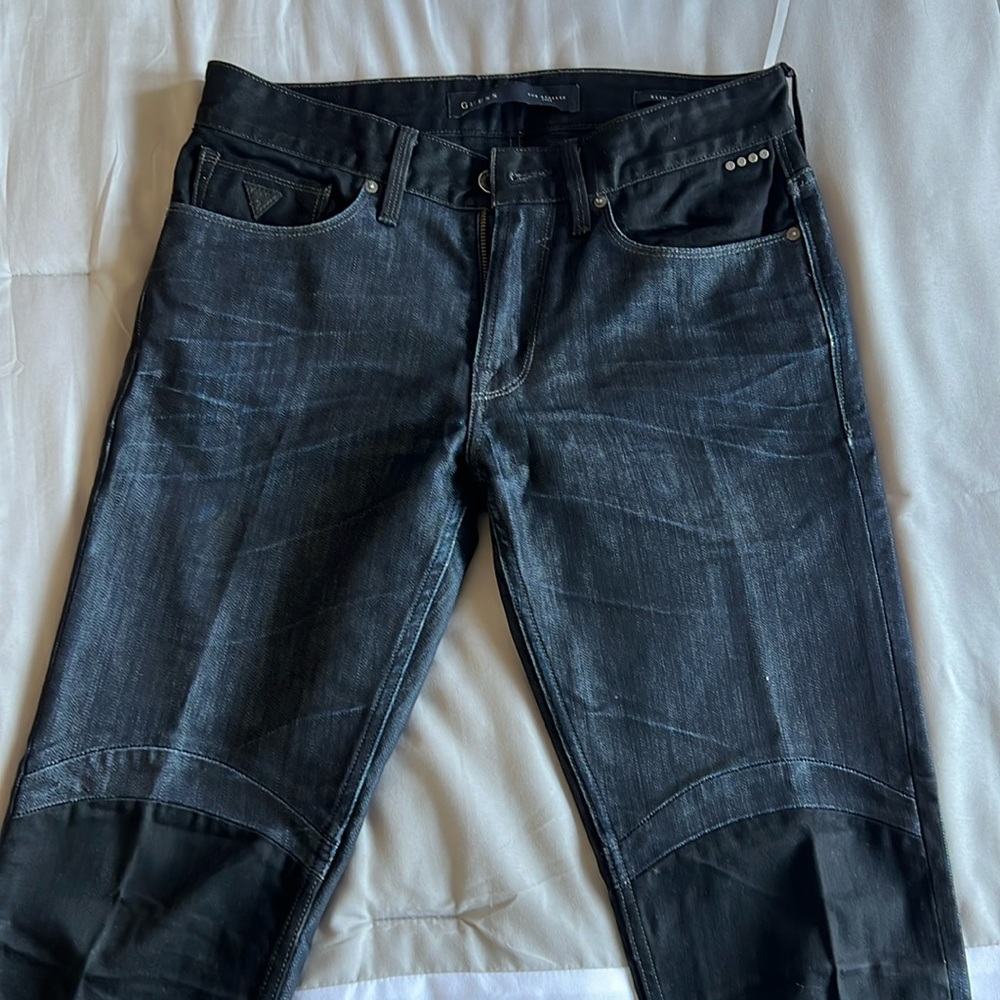 Guess stonewash jeans with black hits on knees/pockets